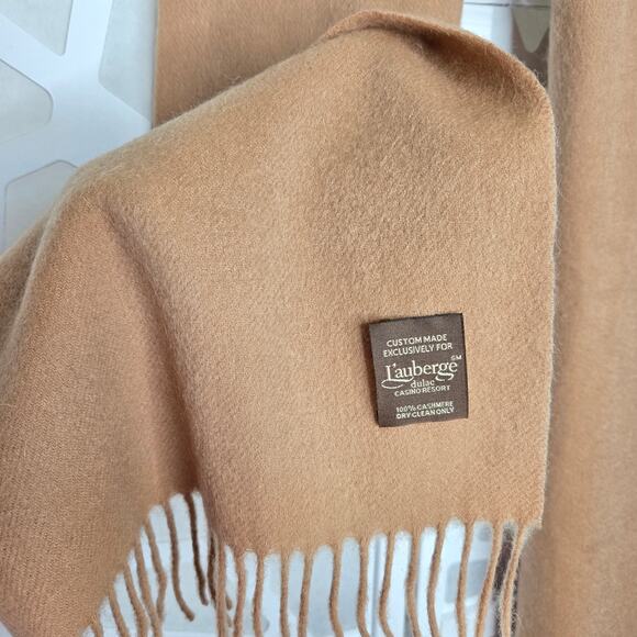 L'auberge 100% Cashmere Caramel Fringe Scarf Quiet Luxury Minimalist Renaissance - Picture 2 of 4